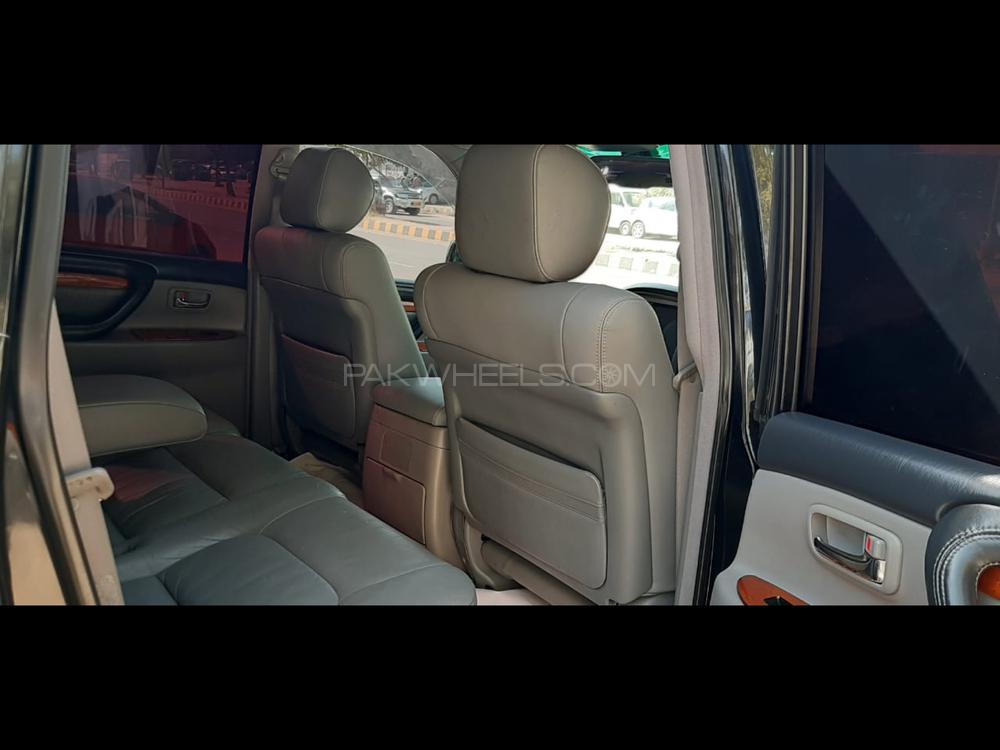 Lexus LX Series 2005 for Sale in Karachi Lexus LX Series 2005 for Sale in Karachi Image-9