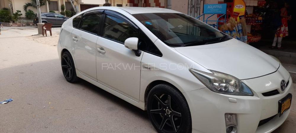 Toyota Prius - 2014  Toyota Prius - 2014  Image-5