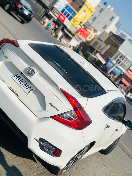 Honda Civic - 2017  Honda Civic - 2017  Image-2