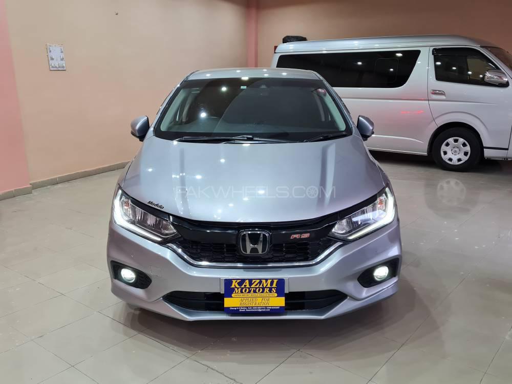 Honda Grace Hybrid 2017 for Sale in Multan Image-1