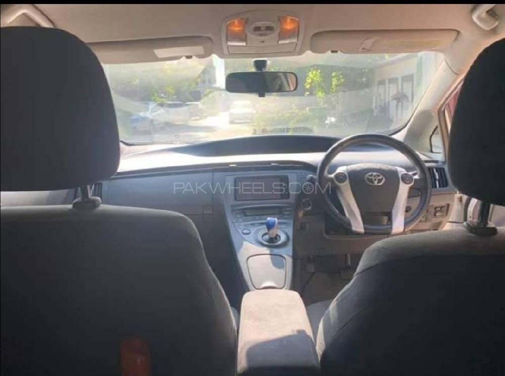 Toyota Prius 2010 for Sale in Lahore Toyota Prius 2010 for Sale in Lahore Image-11