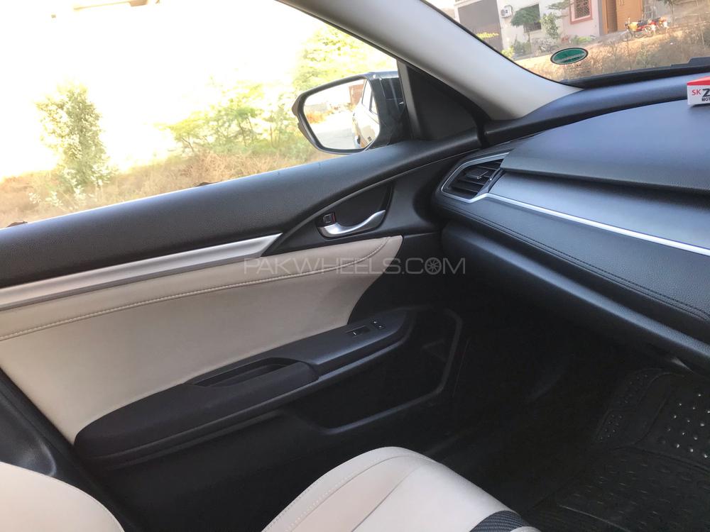 Honda Civic 2018 for Sale in Faisalabad Honda Civic 2018 for Sale in Faisalabad Image-9