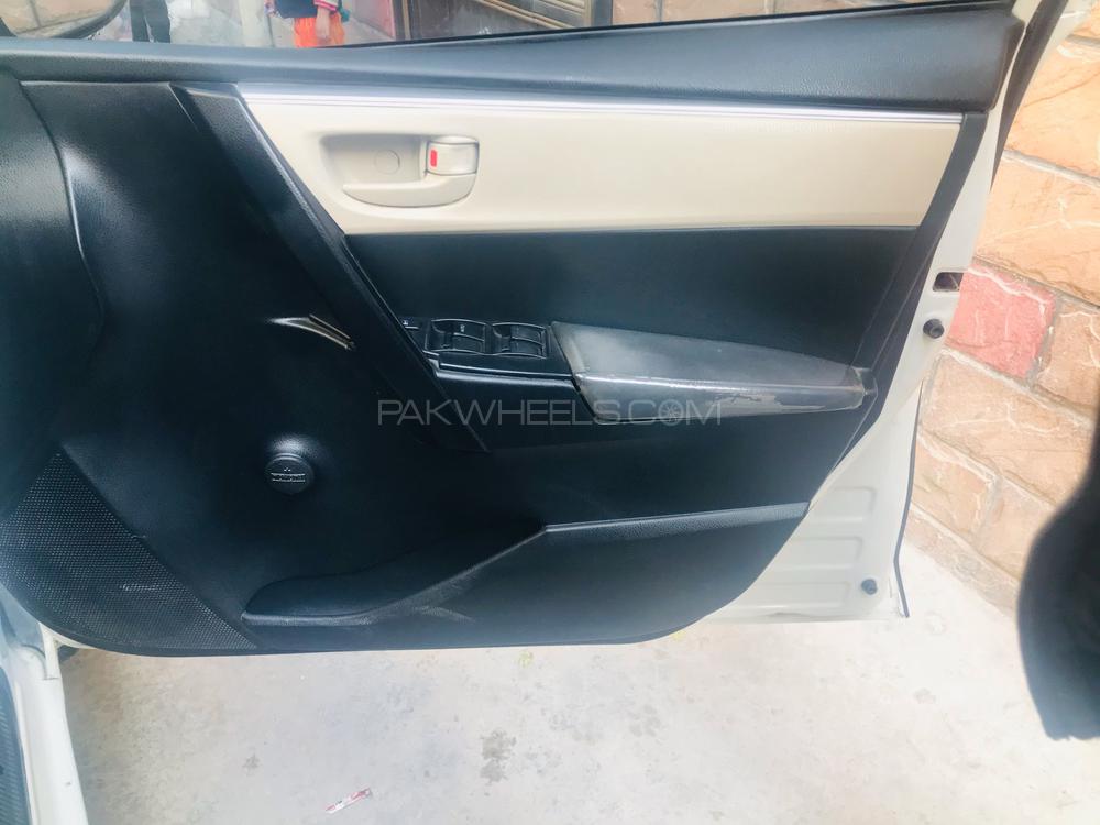 Toyota Corolla 2015 for Sale in Peshawar Toyota Corolla 2015 for Sale in Peshawar Image-9