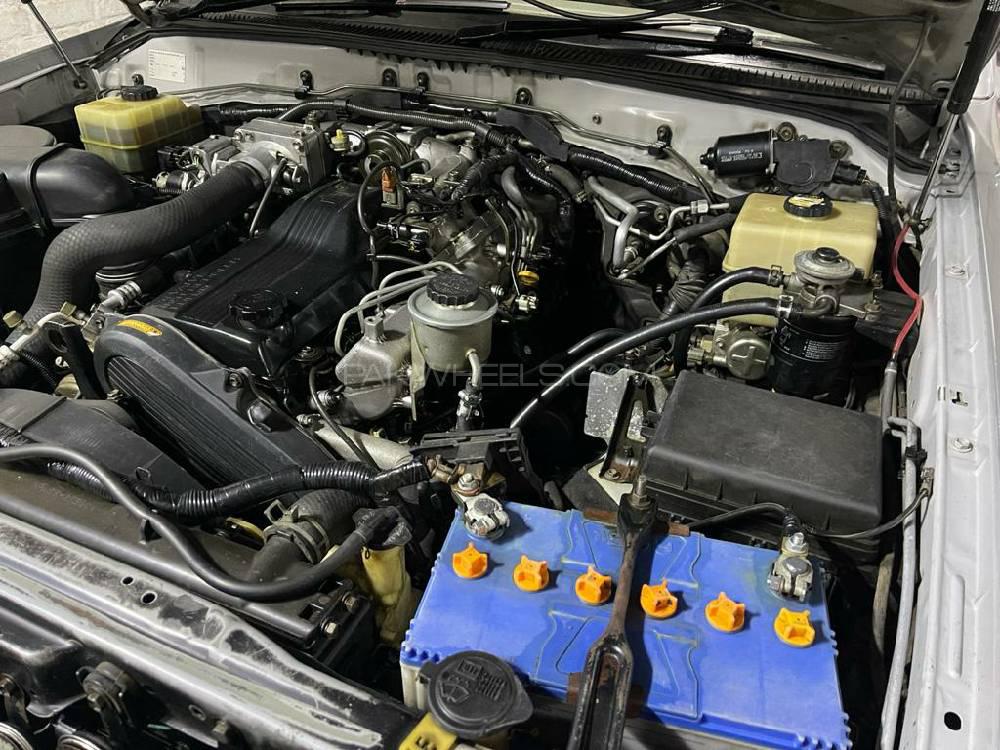ٹویوٹا لینڈ کروزر 2005 for Sale in ساہیوال ٹویوٹا لینڈ کروزر 2005 for Sale in ساہیوال Image-11