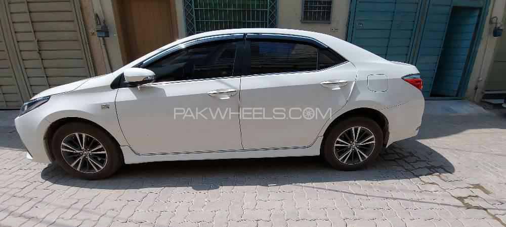 Toyota Corolla 2018 for Sale in Peshawar Image-1
