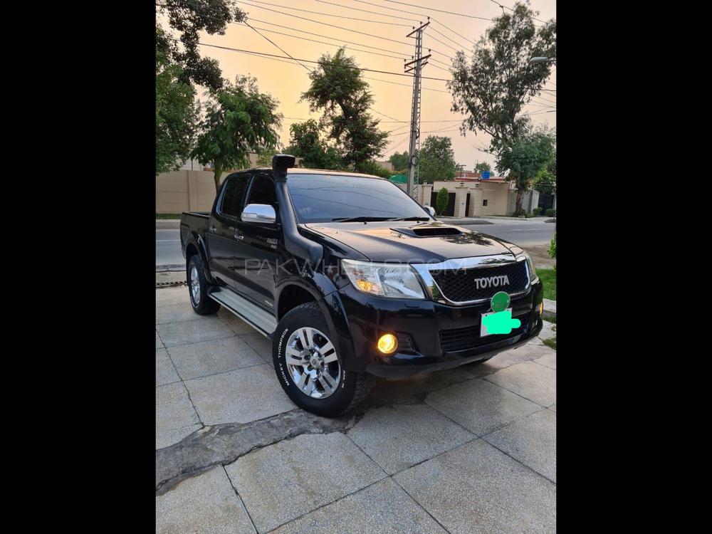 Toyota Hilux 2011 for Sale in Multan Image-1