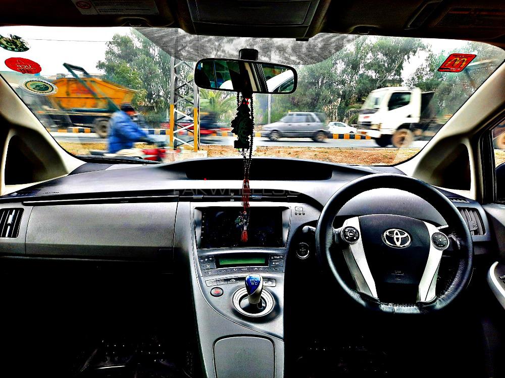 Toyota Prius 2010 for Sale in Lahore Image-1