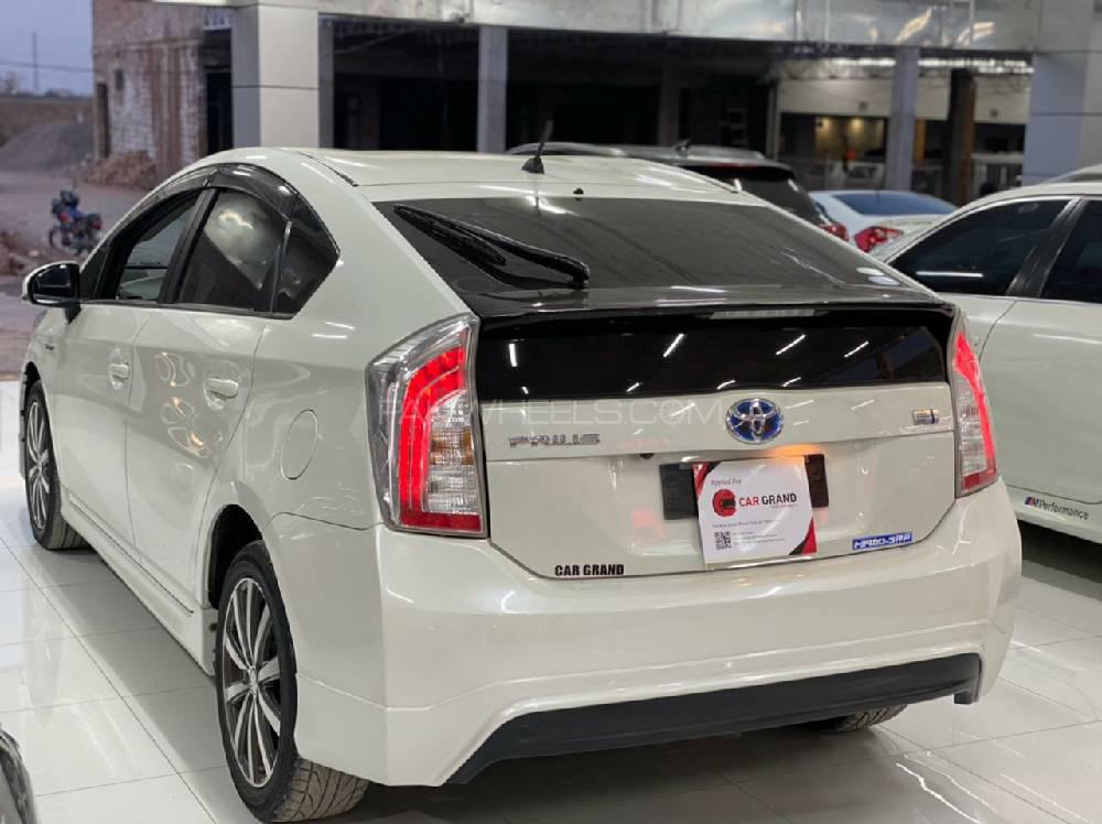 Toyota Prius 2015 for Sale in Peshawar Toyota Prius 2015 for Sale in Peshawar Image-6