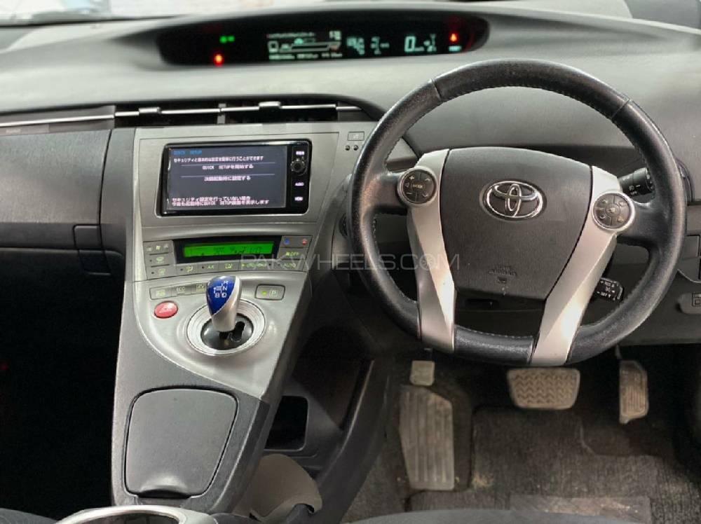 Toyota Prius 2015 for Sale in Peshawar Toyota Prius 2015 for Sale in Peshawar Image-8