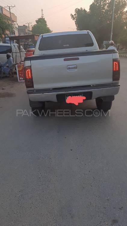 Toyota Hilux 2013 for Sale in Bahawalpur Toyota Hilux 2013 for Sale in Bahawalpur Image-4