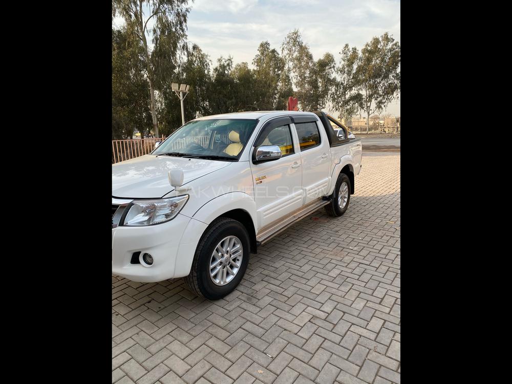 Toyota Hilux 2015 for Sale in Peshawar Toyota Hilux 2015 for Sale in Peshawar Image-5