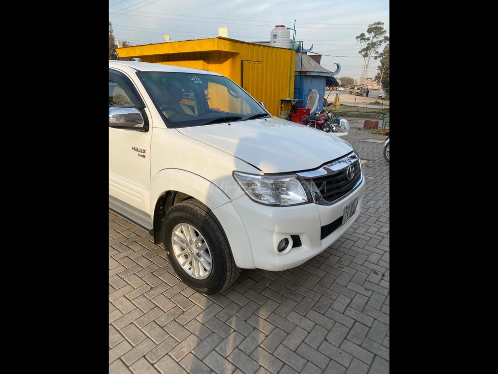Toyota Hilux 2015 for Sale in Peshawar Toyota Hilux 2015 for Sale in Peshawar Image-8