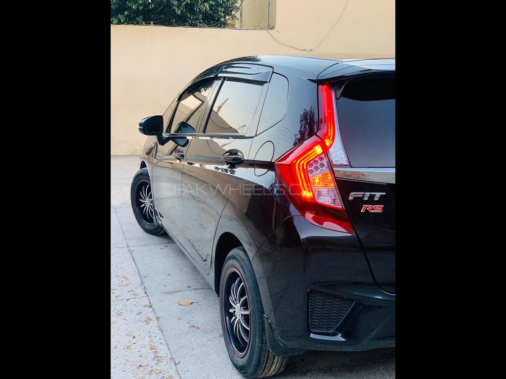 Honda Fit 2014 for Sale in Fateh Jang Honda Fit 2014 for Sale in Fateh Jang Image-3