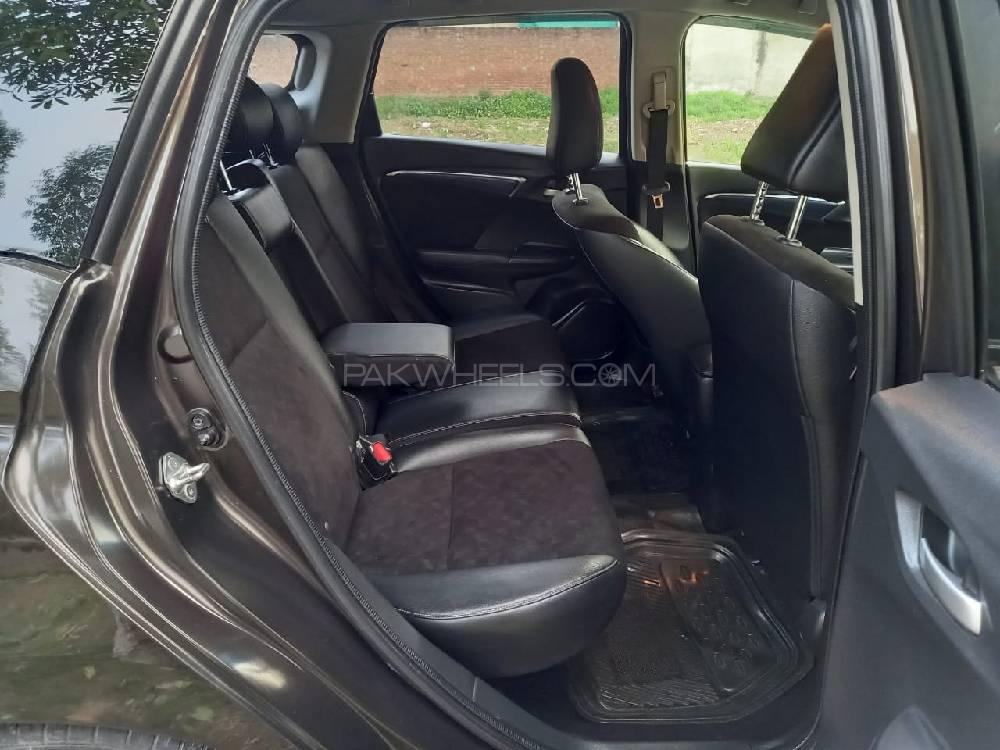 Honda Fit 2015 for Sale in Lahore Honda Fit 2015 for Sale in Lahore Image-12
