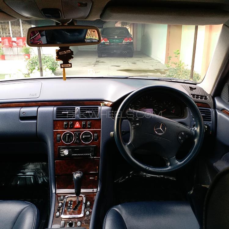 Mercedes Benz E Class 2000 for Sale in Rawalpindi Mercedes Benz E Class 2000 for Sale in Rawalpindi Image-4