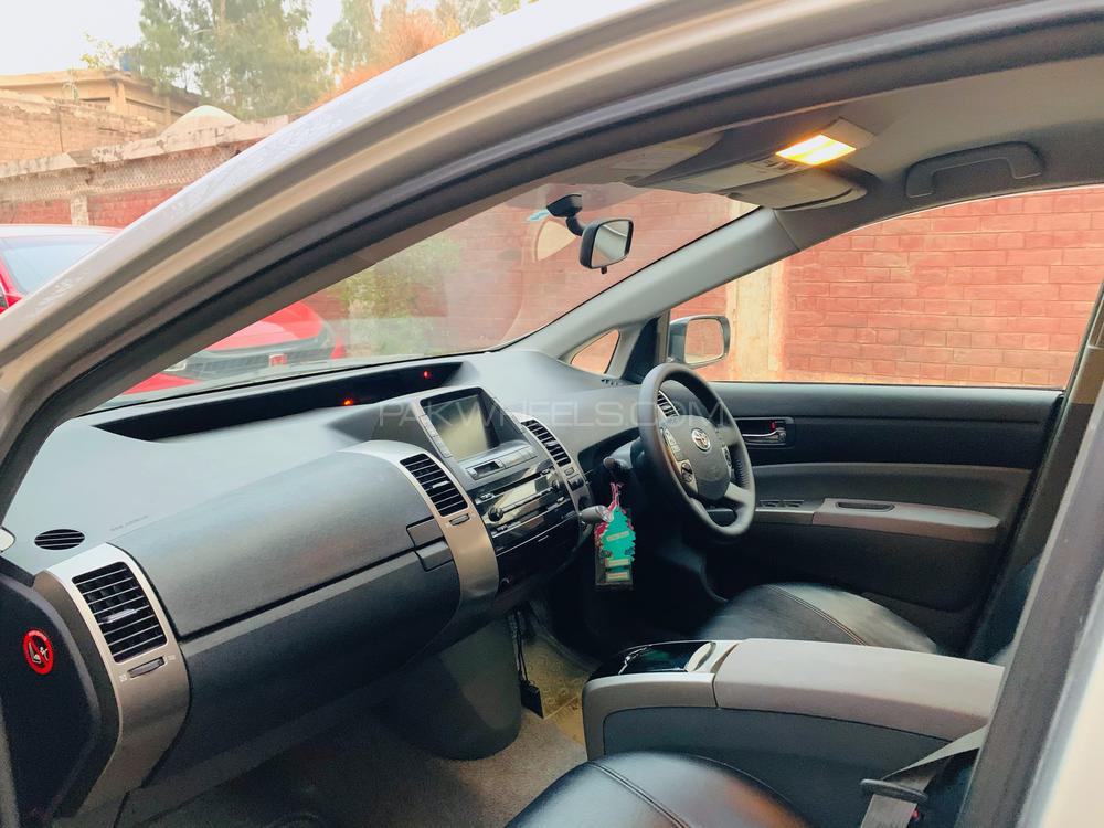 Toyota Prius 2010 for Sale in Peshawar Toyota Prius 2010 for Sale in Peshawar Image-9