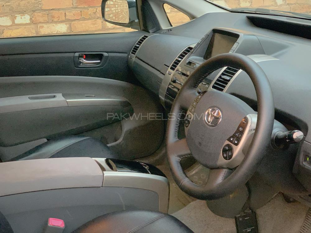 Toyota Prius 2010 for Sale in Peshawar Toyota Prius 2010 for Sale in Peshawar Image-8