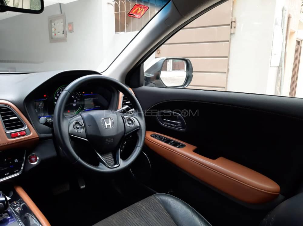 Honda Vezel 2014 for Sale in Lahore Honda Vezel 2014 for Sale in Lahore Image-16