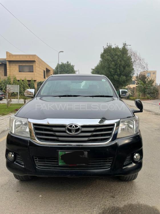 Toyota Hilux 2015 for Sale in Lahore Image-1