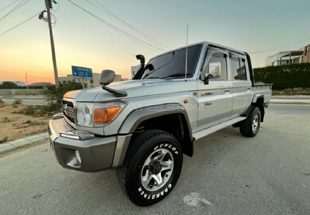 Toyota Land Cruiser 2014 for Sale in Karachi Toyota Land Cruiser 2014 for Sale in Karachi Image-3