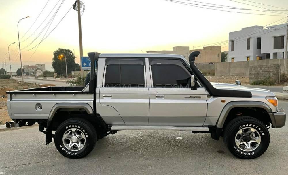 Toyota Land Cruiser 2014 for Sale in Karachi Toyota Land Cruiser 2014 for Sale in Karachi Image-9