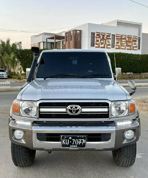 Toyota Land Cruiser 2014 for Sale in Karachi Toyota Land Cruiser 2014 for Sale in Karachi Image-2