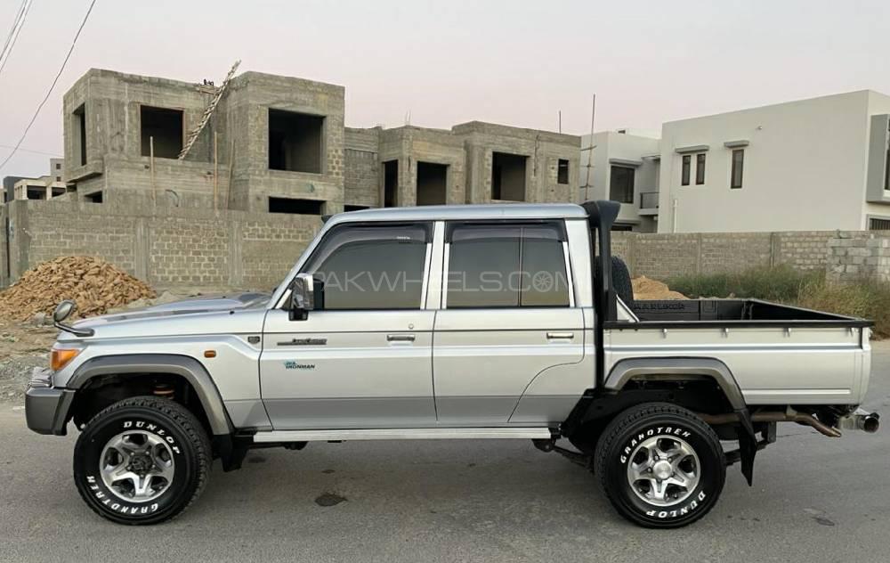 Toyota Land Cruiser 2014 for Sale in Karachi Toyota Land Cruiser 2014 for Sale in Karachi Image-5