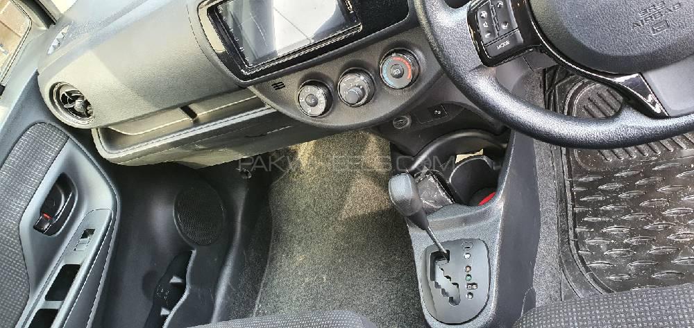 Toyota Vitz 2017 for Sale in Sialkot Toyota Vitz 2017 for Sale in Sialkot Image-5