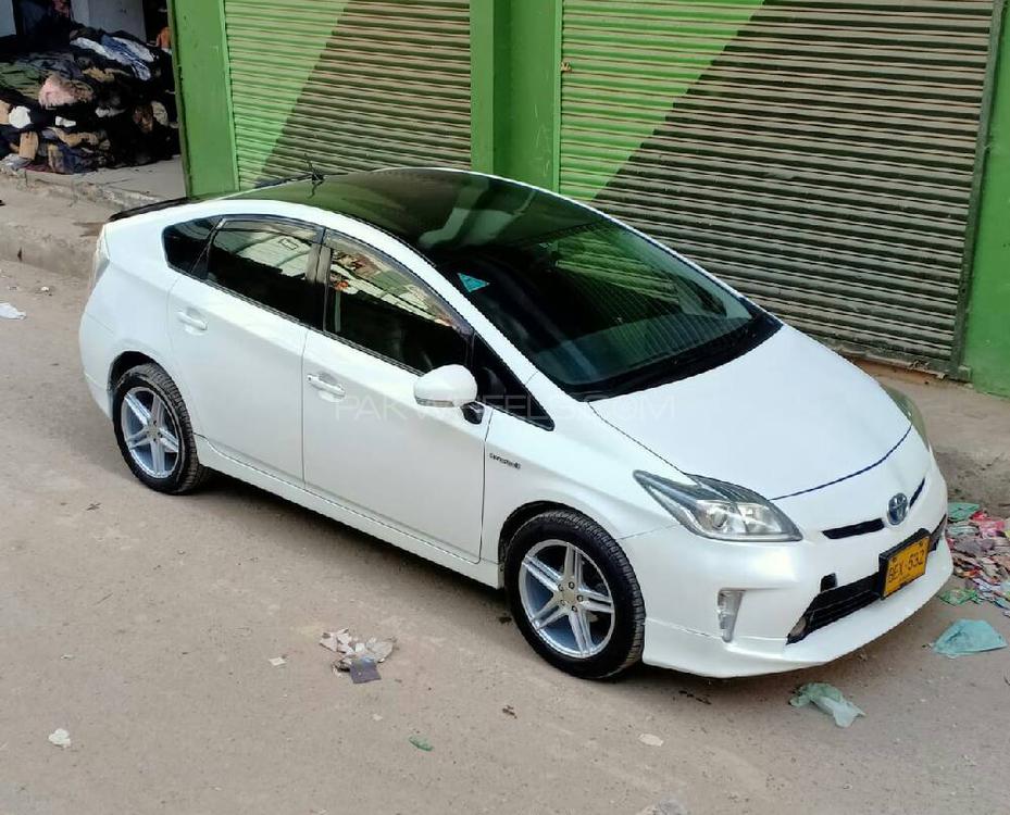 Toyota prius alpha 2012