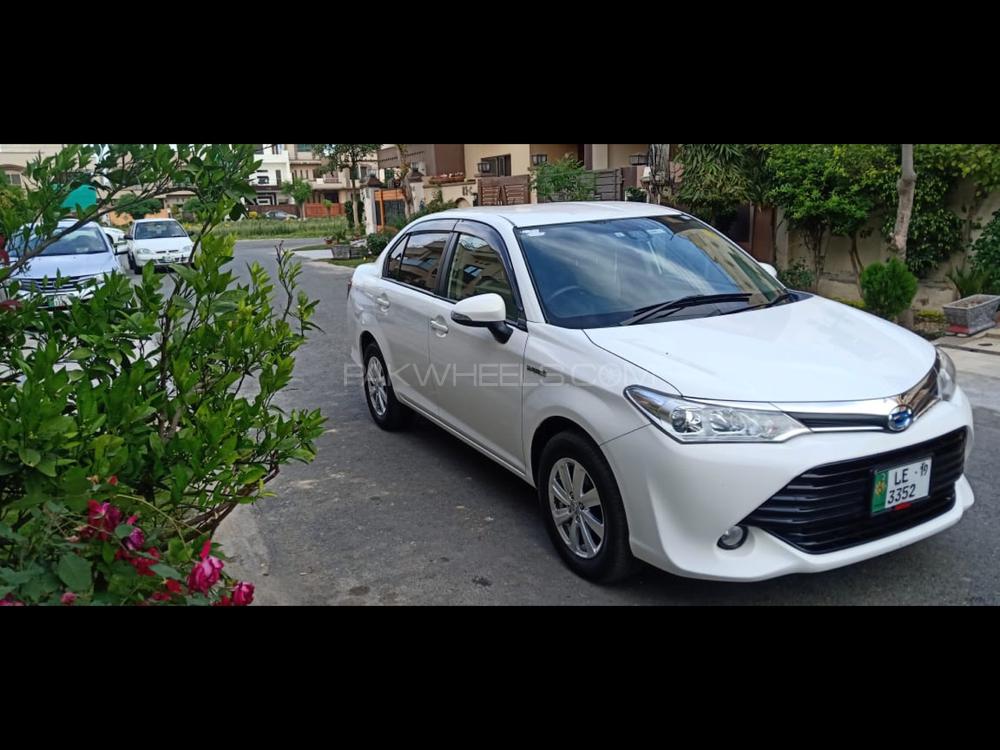 Toyota Corolla Axio 2015 for Sale in Sargodha Image-1