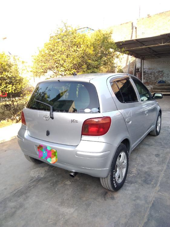 Toyota Vitz 2004 for Sale in Mardan Image-1