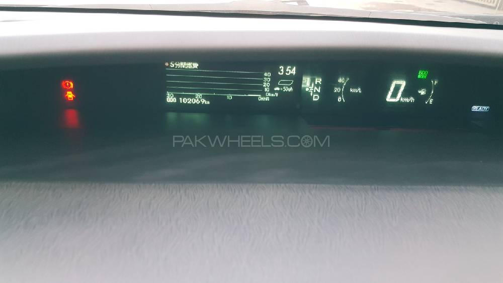 Toyota Prius 2011 for Sale in Lahore Toyota Prius 2011 for Sale in Lahore Image-14