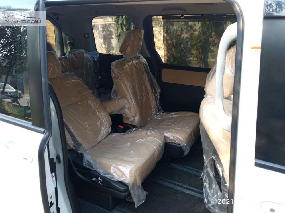 Toyota Noah 2014 for Sale in Lahore Toyota Noah 2014 for Sale in Lahore Image-8