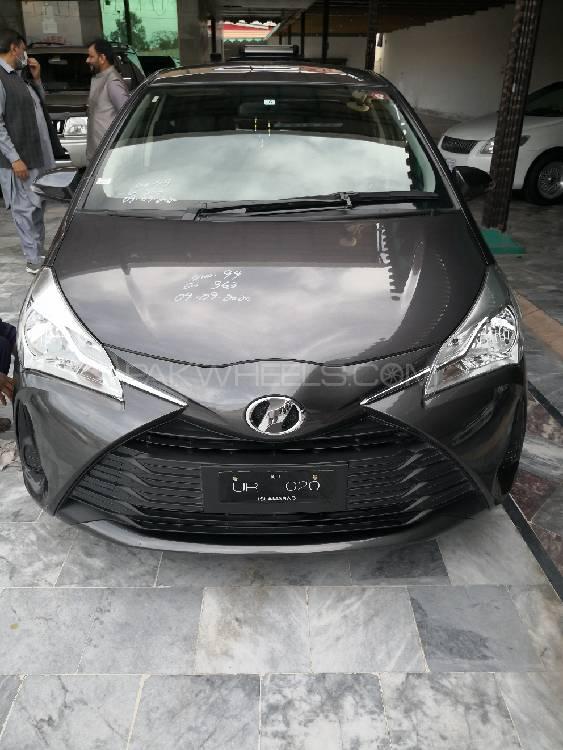 Toyota Vitz 2017 for Sale in Peshawar Image-1