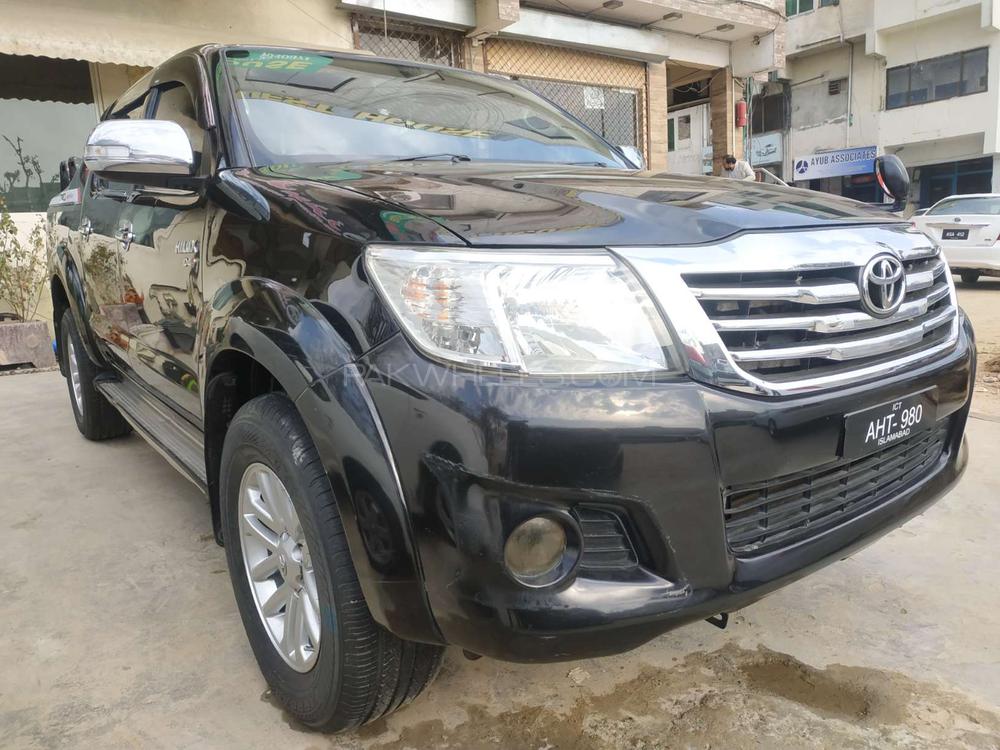 Toyota Hilux 2015 for Sale in Islamabad Image-1