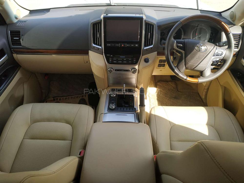 Toyota Land Cruiser 2016 for Sale in Karachi Toyota Land Cruiser 2016 for Sale in Karachi Image-13