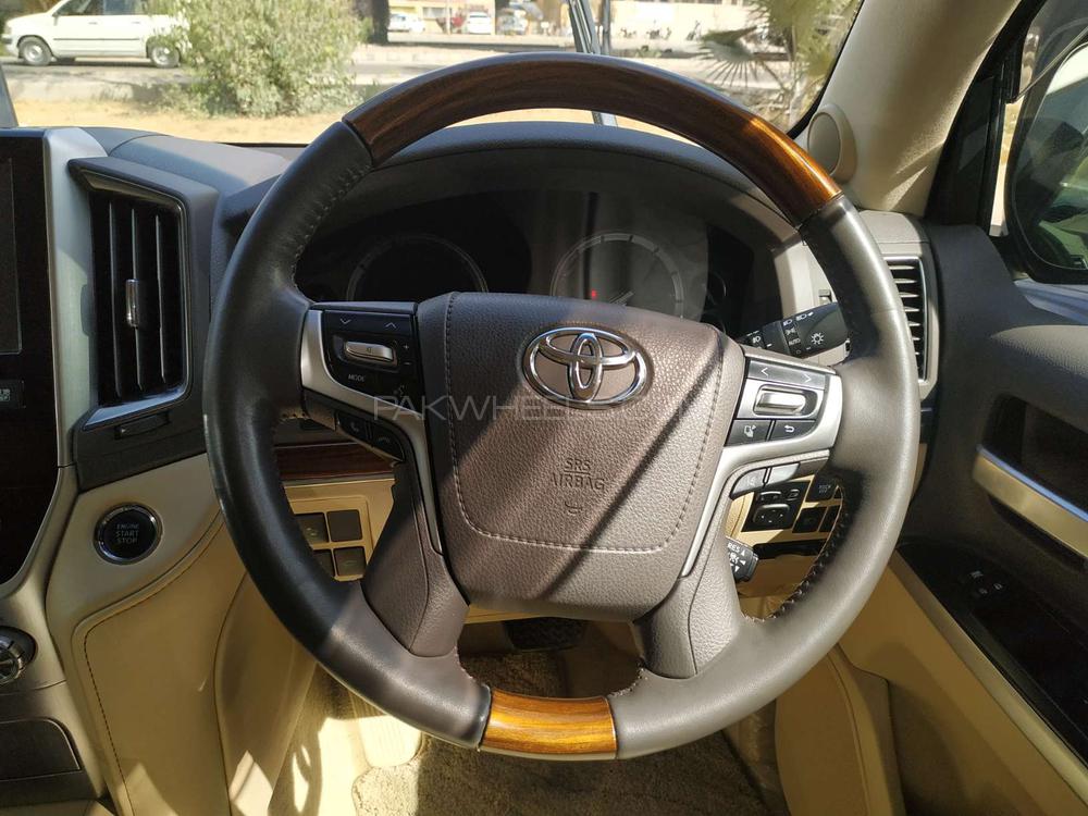 Toyota Land Cruiser 2016 for Sale in Karachi Toyota Land Cruiser 2016 for Sale in Karachi Image-15