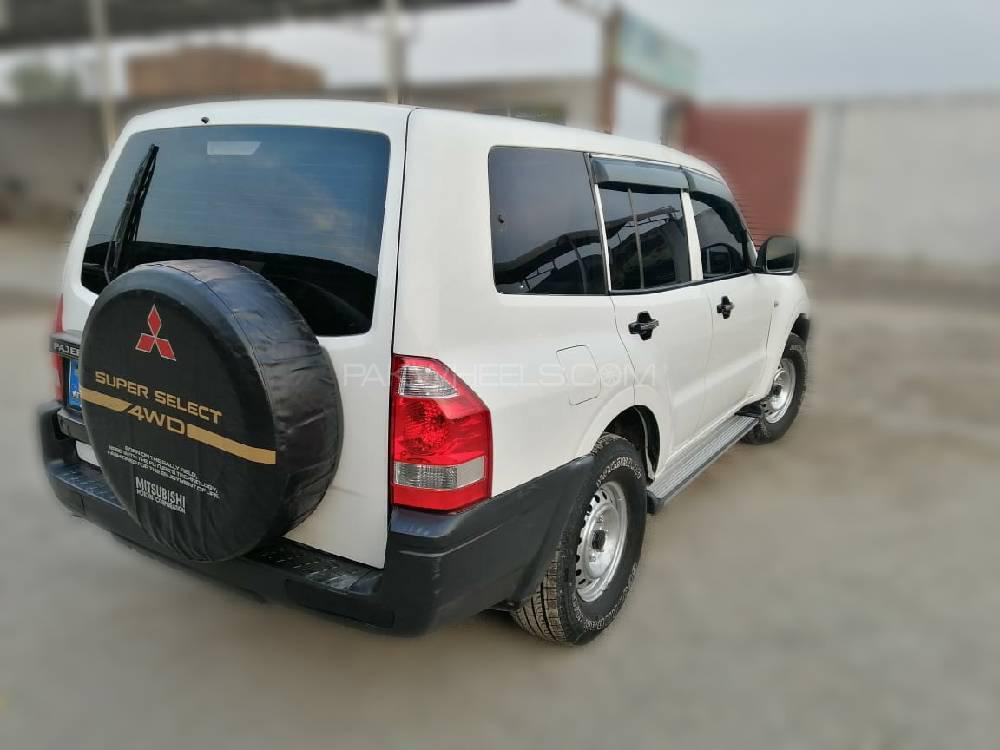 مٹسوبیشی پجیرو 2005 for Sale in پشاور مٹسوبیشی پجیرو 2005 for Sale in پشاور Image-4
