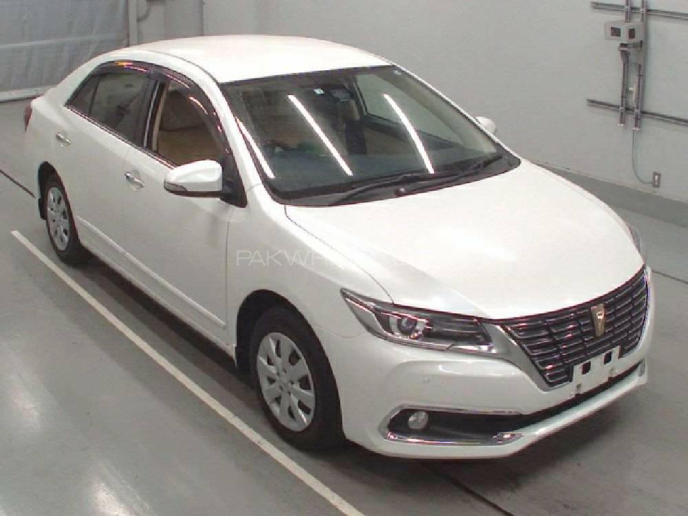 Toyota premio 2017