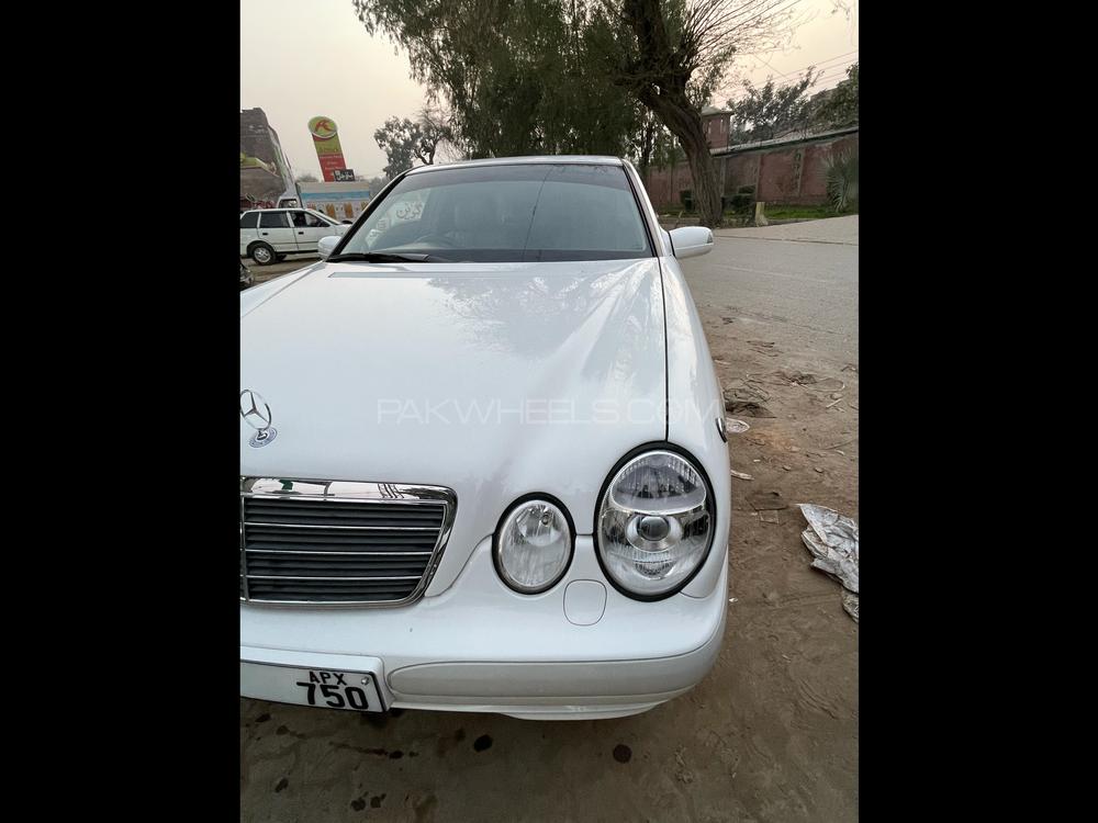 Mercedes Benz E Class 2002 for Sale in Sargodha Image-1