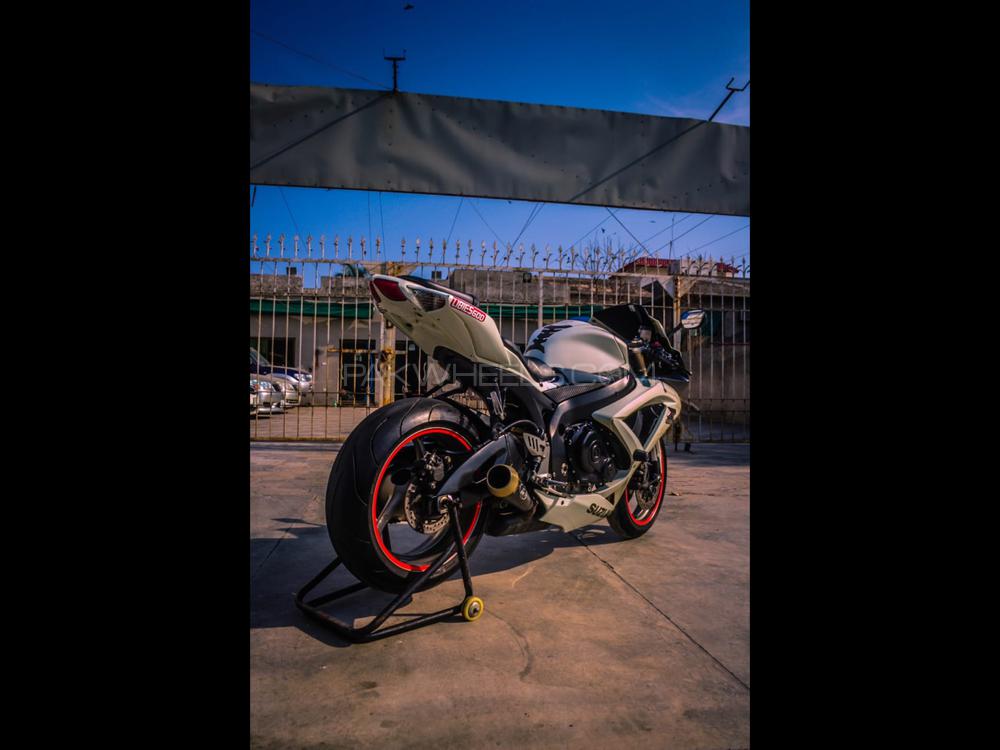 سوزوکی GSX-R600 2009 for Sale سوزوکی GSX-R600 2009 for Sale Image-2