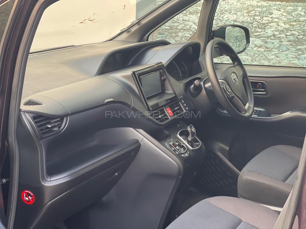 Toyota Noah 2015 for Sale in Lahore Toyota Noah 2015 for Sale in Lahore Image-12