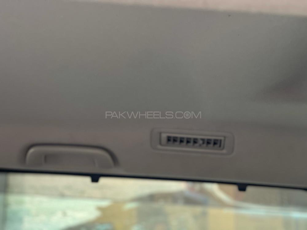 Toyota Noah 2015 for Sale in Lahore Toyota Noah 2015 for Sale in Lahore Image-15