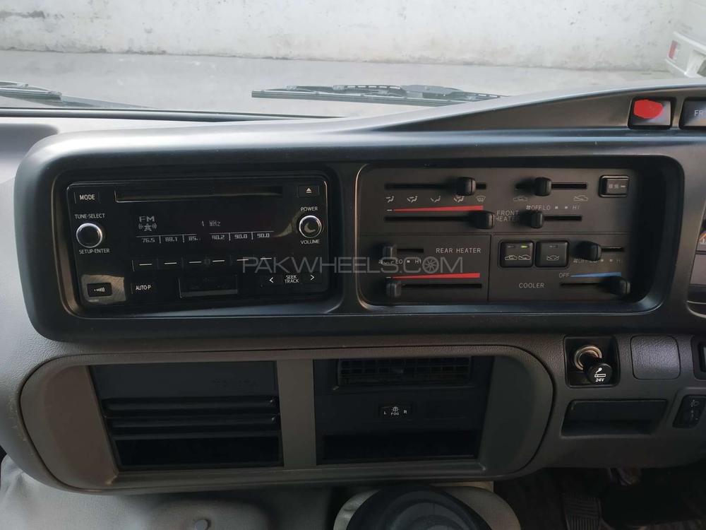 Toyota Coaster 2015 for Sale in Lahore Toyota Coaster 2015 for Sale in Lahore Image-17