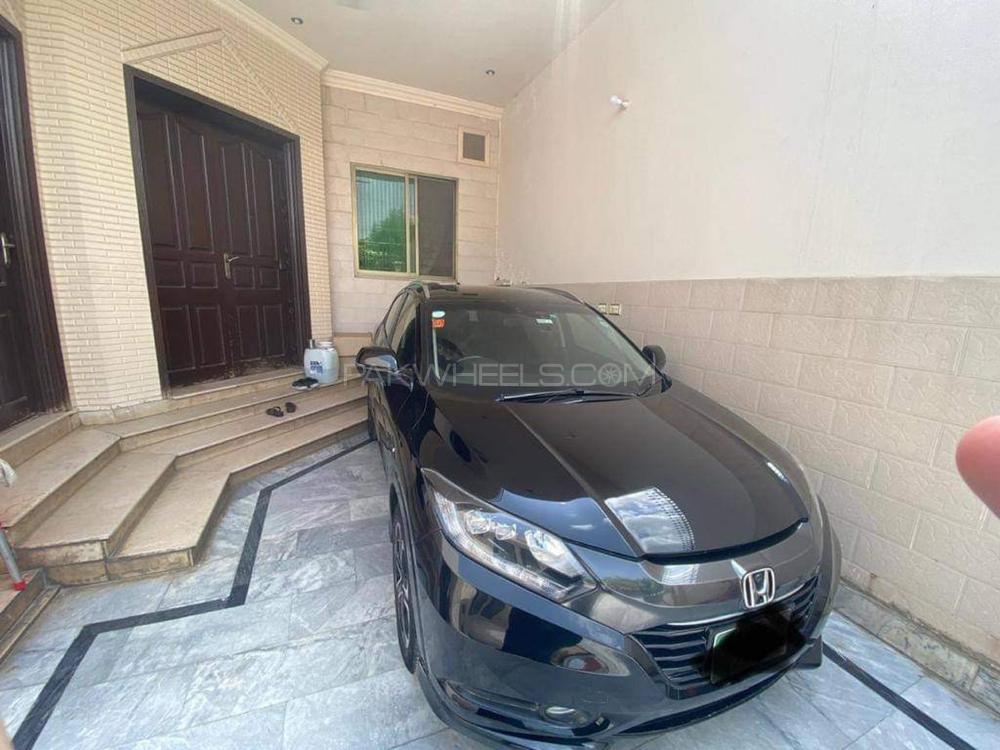 Honda Vezel 2016 for Sale in Faisalabad Image-1