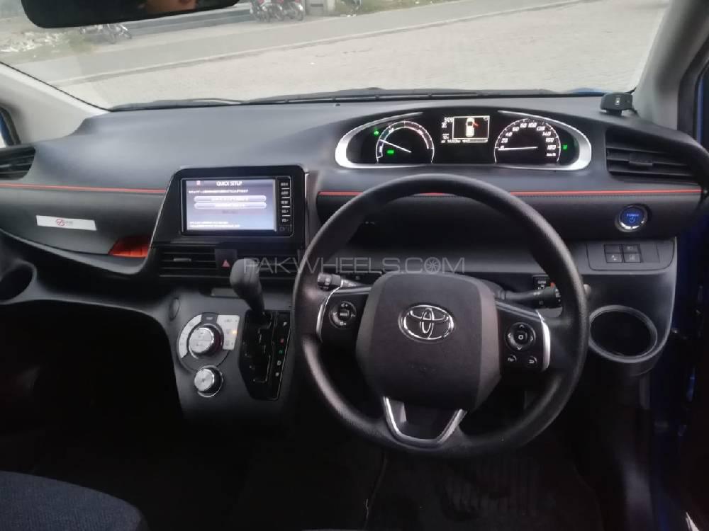 Toyota Sienta 2017 for Sale in Lahore Toyota Sienta 2017 for Sale in Lahore Image-9