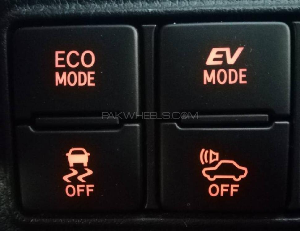 Toyota Sienta 2017 for Sale in Lahore Toyota Sienta 2017 for Sale in Lahore Image-4