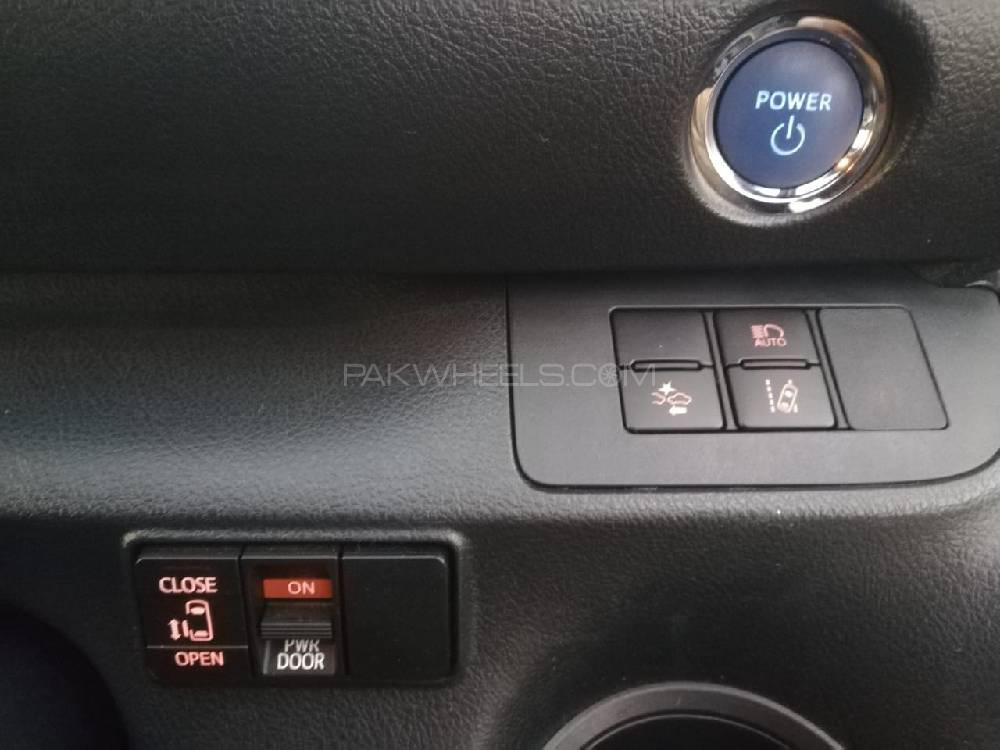 Toyota Sienta 2017 for Sale in Lahore Toyota Sienta 2017 for Sale in Lahore Image-8