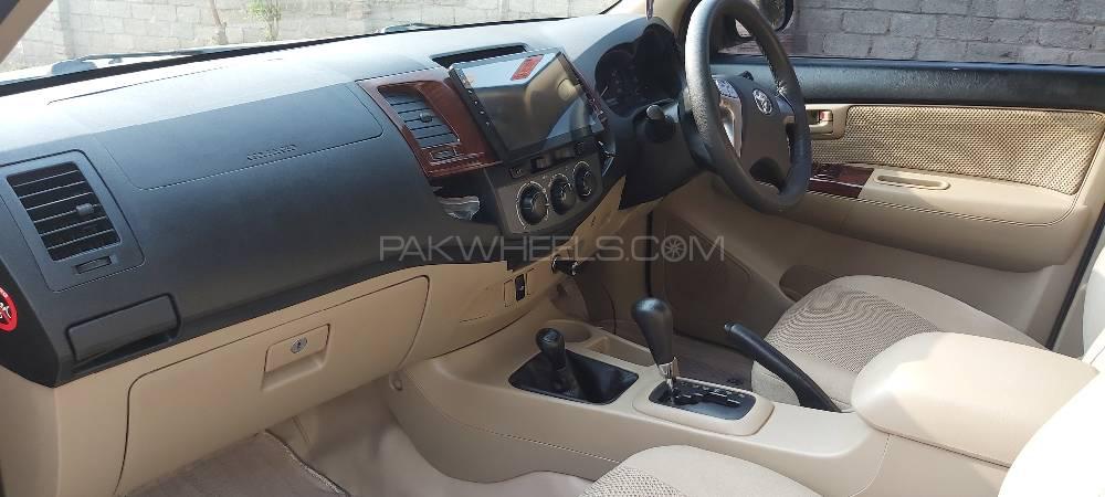 Toyota Hilux 2014 for Sale in Peshawar Toyota Hilux 2014 for Sale in Peshawar Image-10