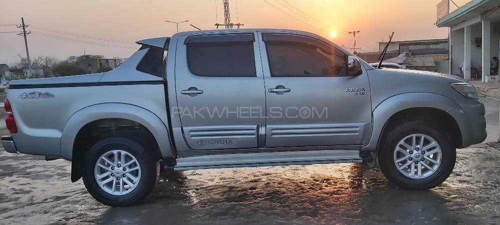 Toyota Hilux 2014 for Sale in Peshawar Toyota Hilux 2014 for Sale in Peshawar Image-5